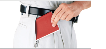 安心なファスナーポケット付